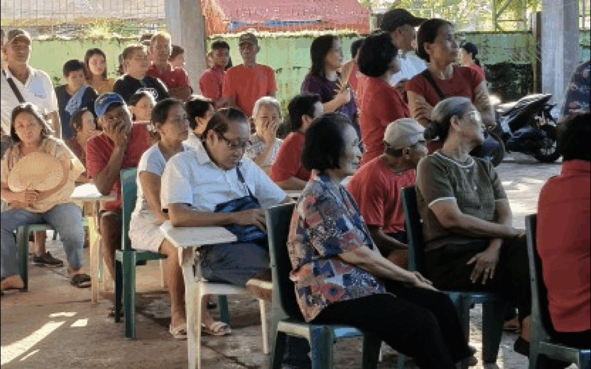 SPECIAL WINDOW. Elderly citizens wait for their turn to vote at the Sta. Margarita I Central School in Sta. Margarita, Samar on Monday (May 12, 2026). At least 177,926 senior citizens, pregnant women, persons with disabilities, and their assistors availed of early voting in Eastern Visayas. (PNA photo by Roel Amazona)